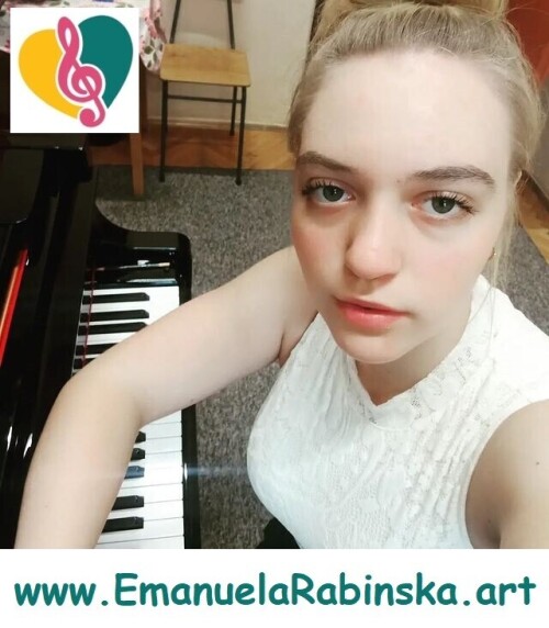 Emanuela-kompozytorka-podczas-gry-na-pianinie-Szkola-Muzyczna-w-Czestochowie..jpg