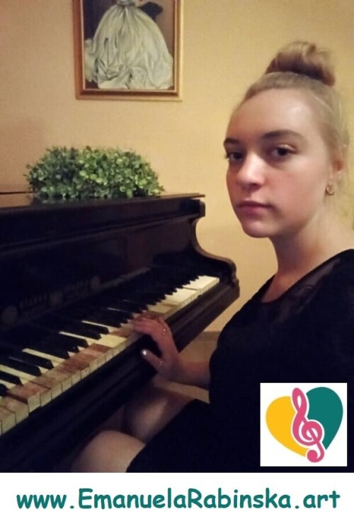 Pianistka-Emanuela-podczas-gry-na-fortepianie-ksiecia-Gustava.jpg